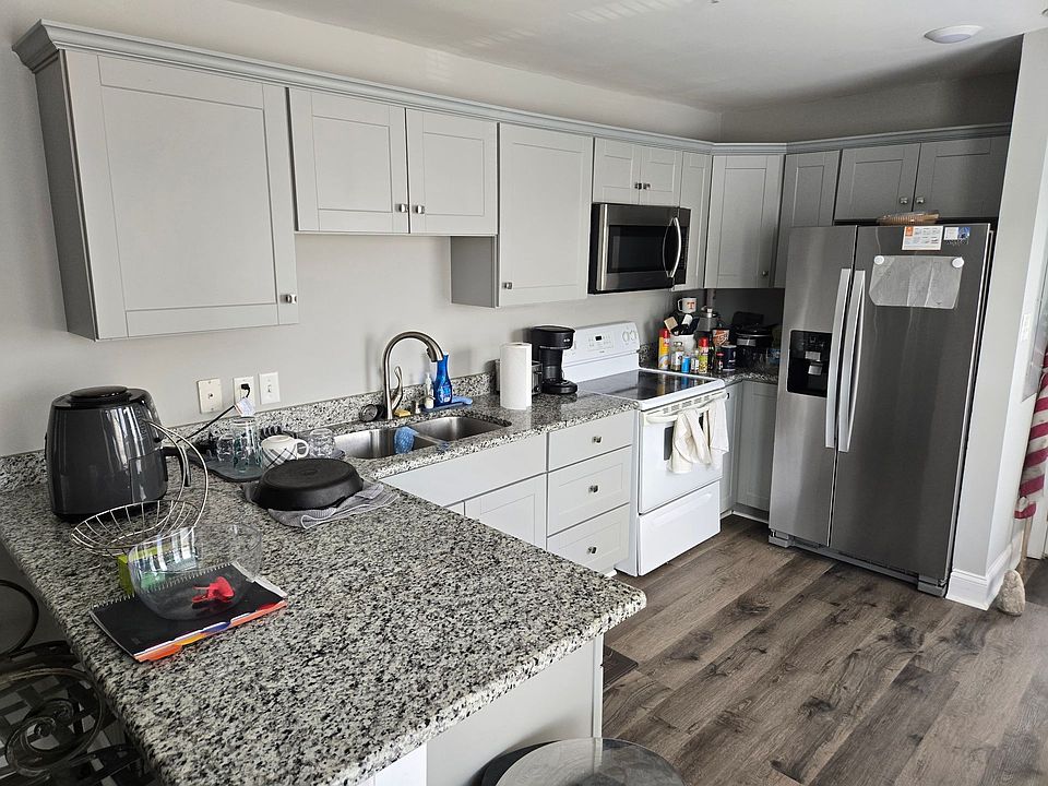 1st image of 1601 Queen Anne Way