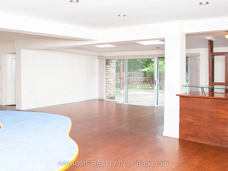 9890 Bayview Ave — Photo 12