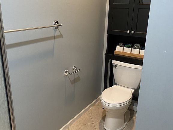 4th image of 423 Ludington St Suite 2