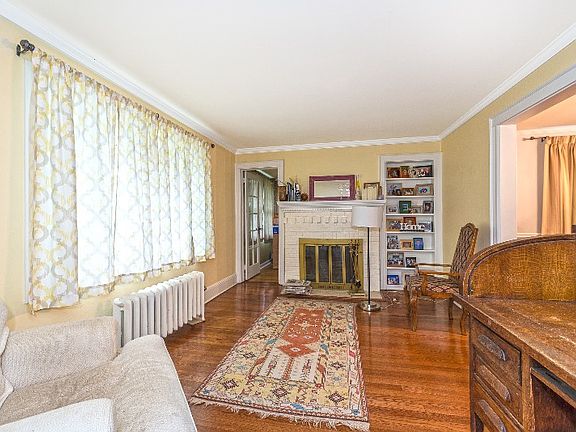 3rd image of 86 Burtis Ave