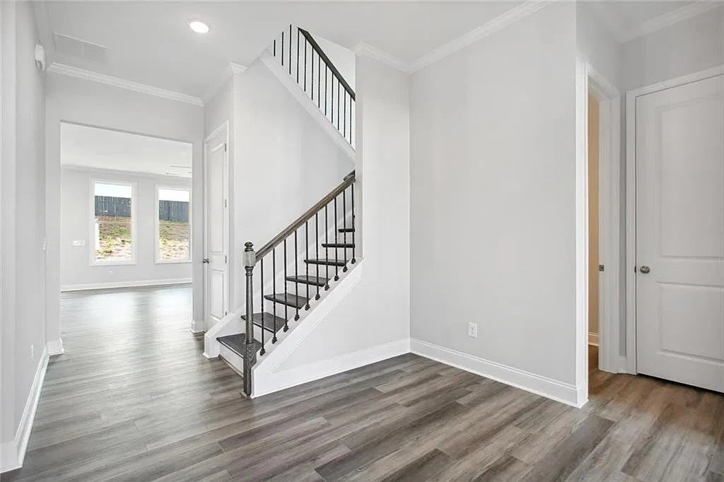 4 bed, 2.5 bath, 2730 sqft, $3,500 — Photo 2