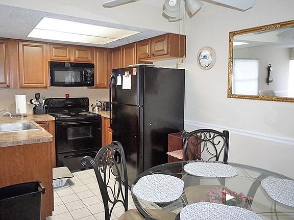 3rd image of 4319 Tahitian Gardens Cir APT H