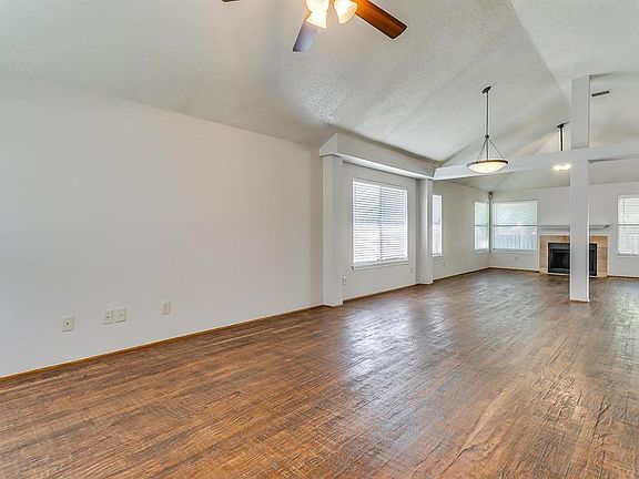 3rd image of 1213 Gordon Oaks Dr