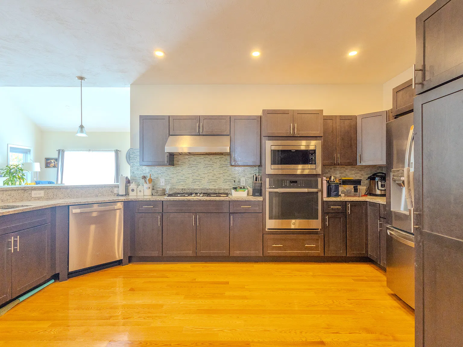 3 bed, 2.5 bath, 2092 sqft, $4,000 — Photo 2