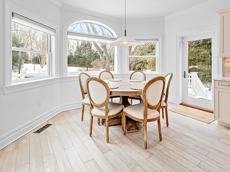 98 Spring Pond Ln — Photo 9