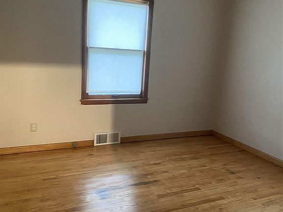 5th image of 1135 Solon St