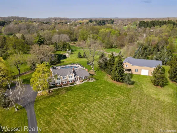 64527 Kildare Dr, Washington, MI 48095