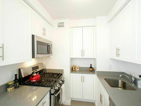 5th image of 70 W 95th St APT 9D