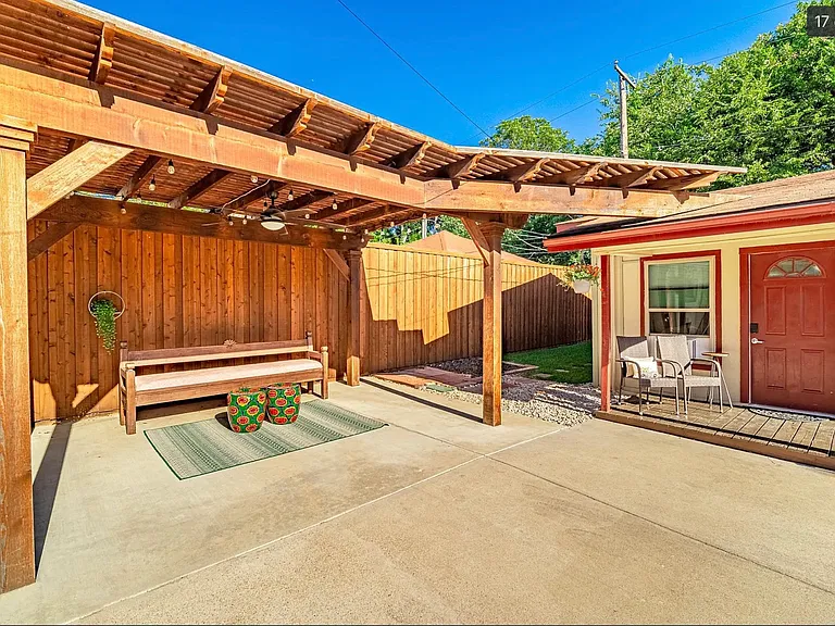 915 Stewart Dr — Photo 20