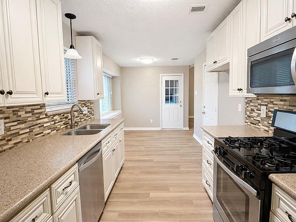 3rd image of 3618 Raindrops Rd