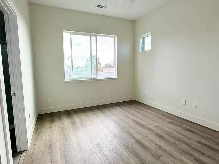576 Marin Ave — Photo 5