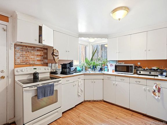 4th image of 2732 W 37th Avenue