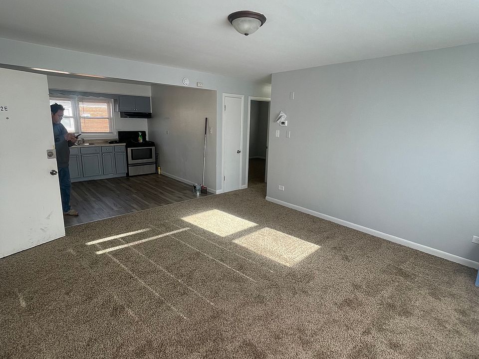 1st image of 15038 Dorchester Ave APT 2E