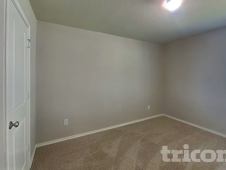 8511 Amistad Cv — Photo 12