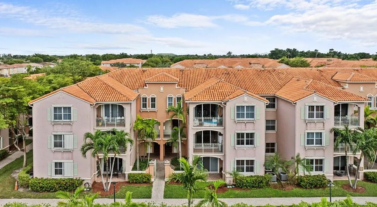 Building Photo - 6400 NW 114th Ave #1139