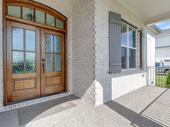 4th image of 1039 Sinatra Dr