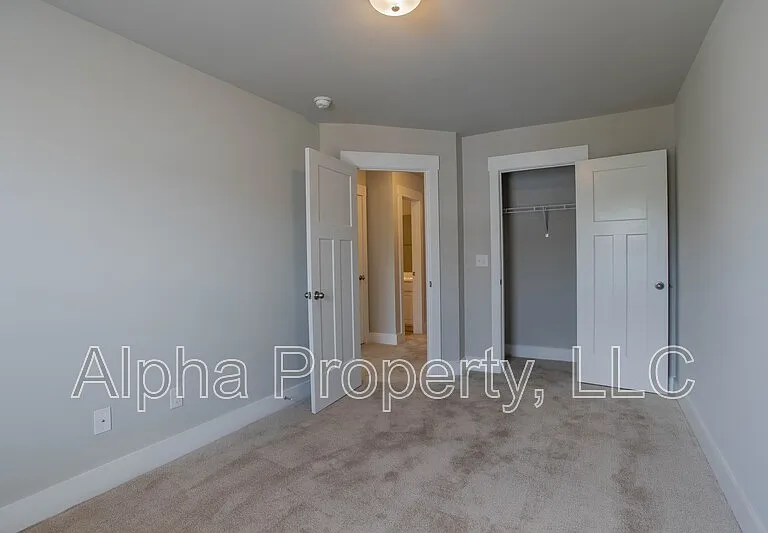 385 Hague Dr — Photo 13