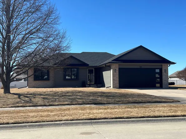 823 Briarwood Ave, Hastings, NE 68901