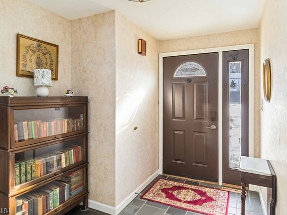 5th image of 515 Herrick Dr