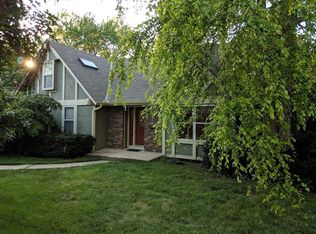 6916 Halsey Dr, Shawnee, KS 66216
