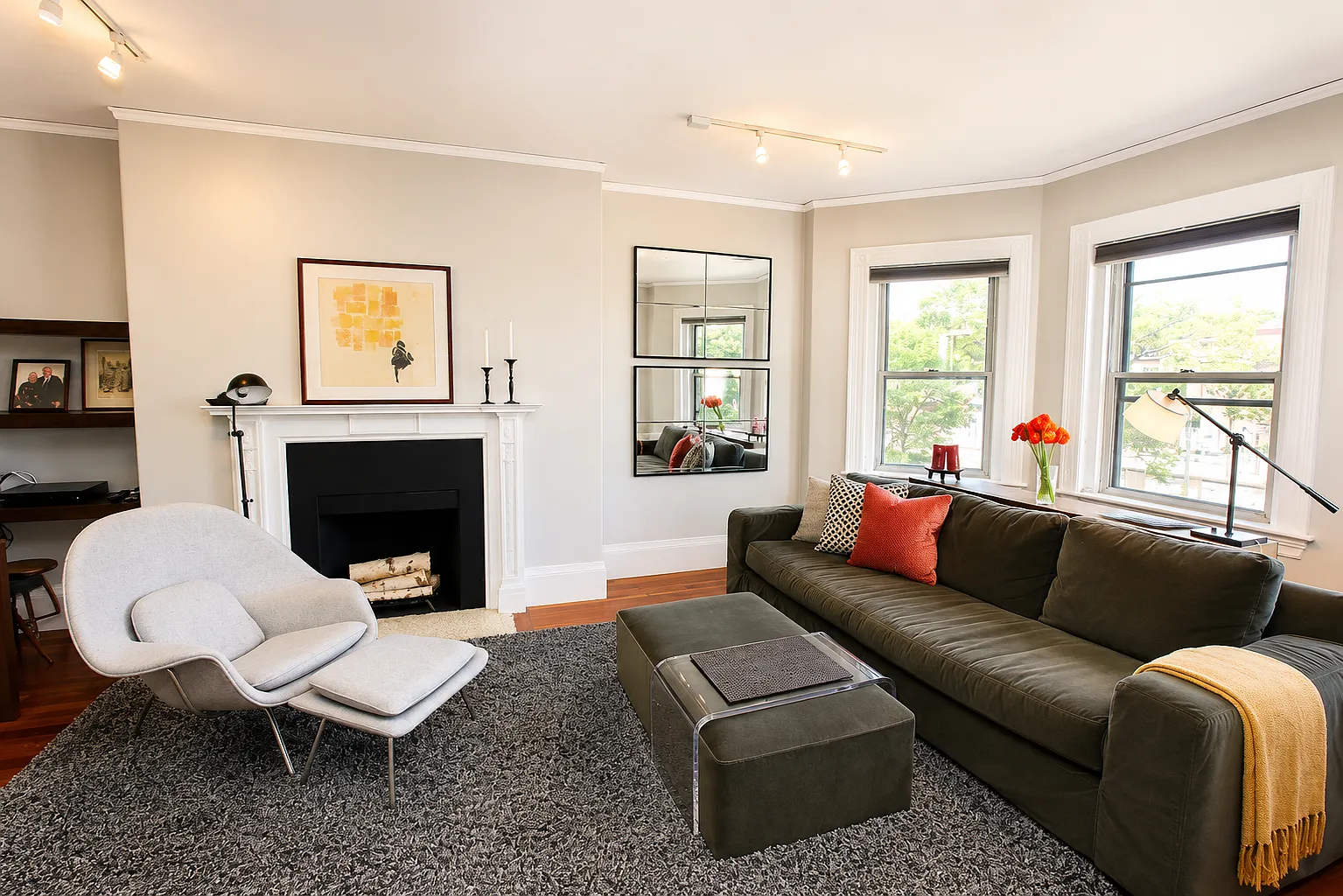 2 bed, 1051 sqft, $4,200 — Photo 1