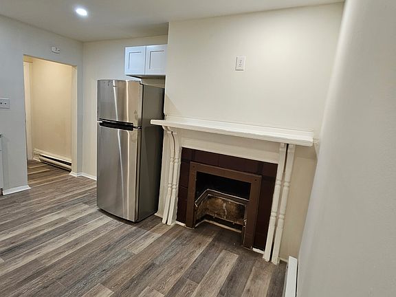 3rd image of 1933 N Judson St #2R