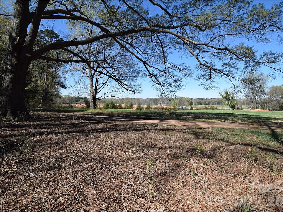 2nd image of 4017 Cowboy Ln