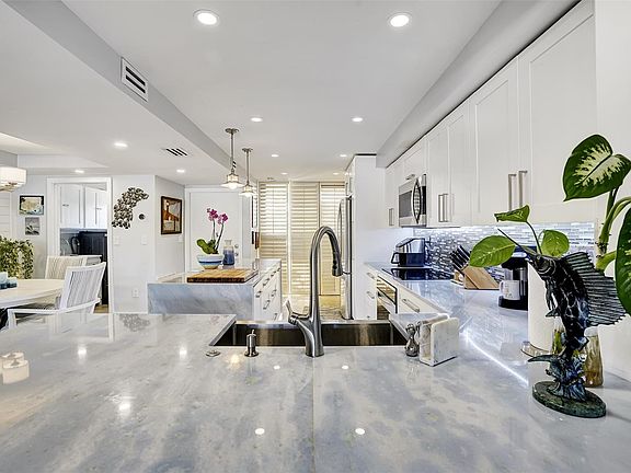 4th image of 1100 SE 5th Court #72