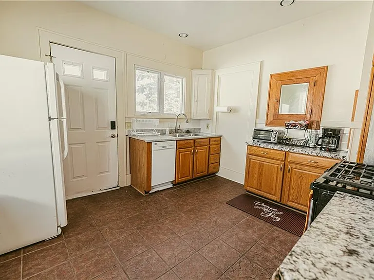 122 E Henrietta Rd — Photo 2