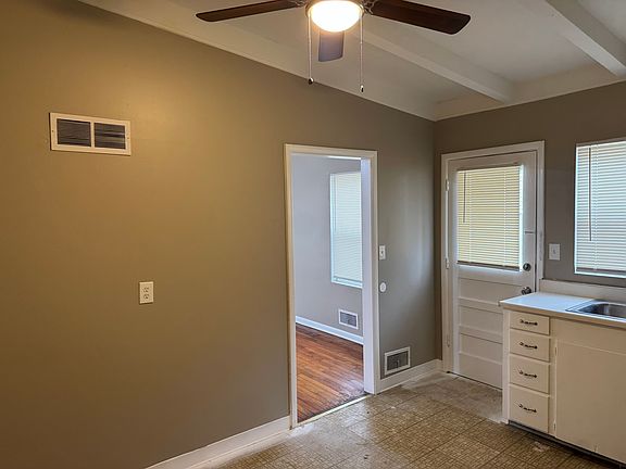 5th image of 1531 W College Ter