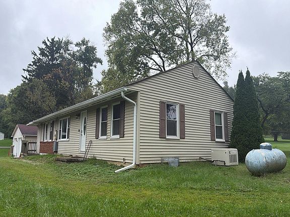2nd image of 1560 Red Oak Rd