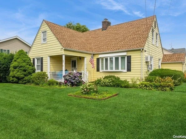 47 Bedford Avenue, New Hyde Park, NY 11040