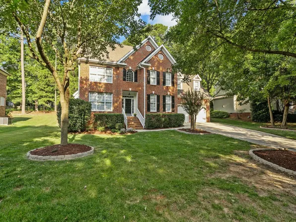108 Branchside Ln, Holly Springs, NC 27540