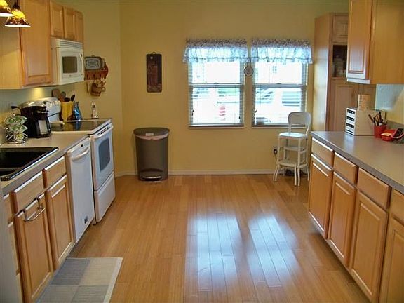 3rd image of 250 Gull Ln
