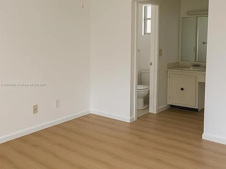 9430 Live Oak Pl — Photo 7