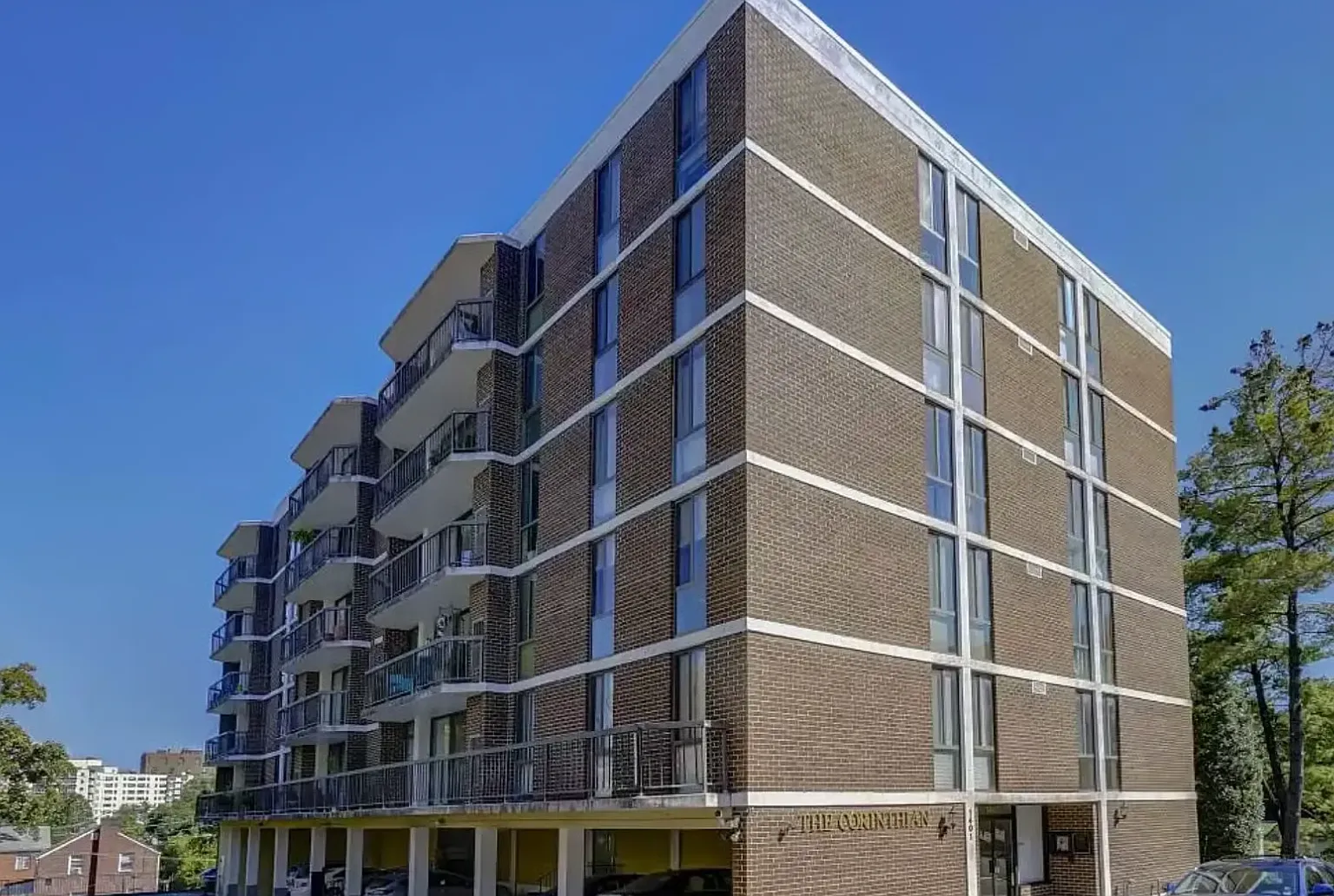 1401 N Rhodes St — Photo 1
