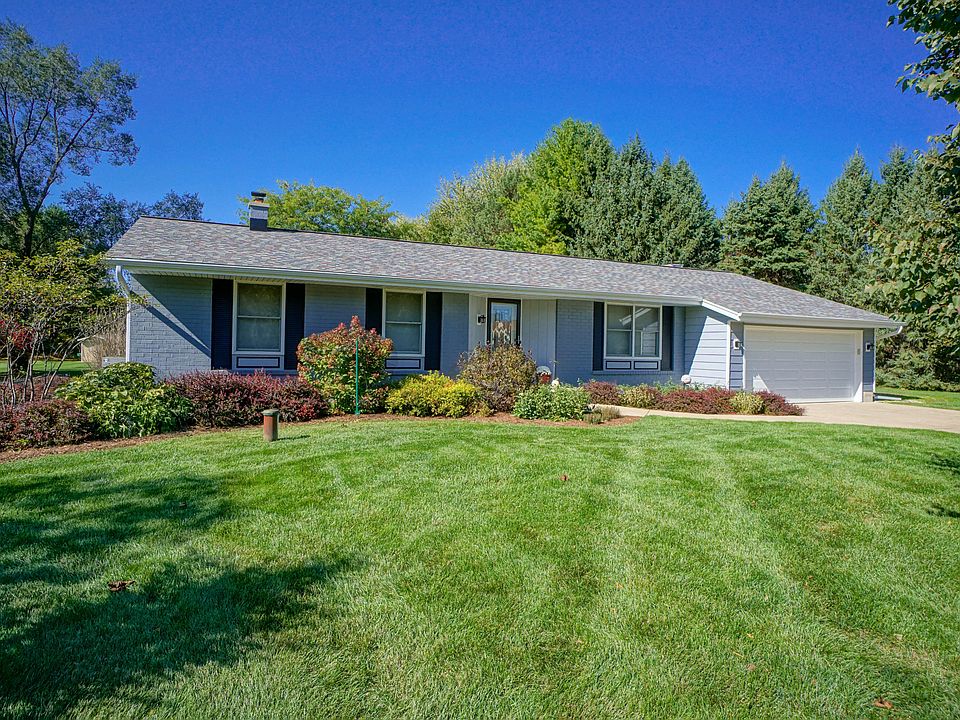 1st image of W339N6671 Loghouse Cir