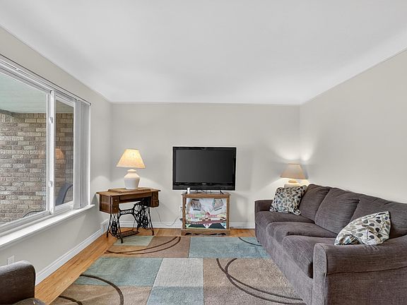 3rd image of 42159 Mac Rae Dr