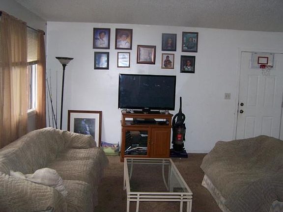 4th image of 301 Hoyt Ave E