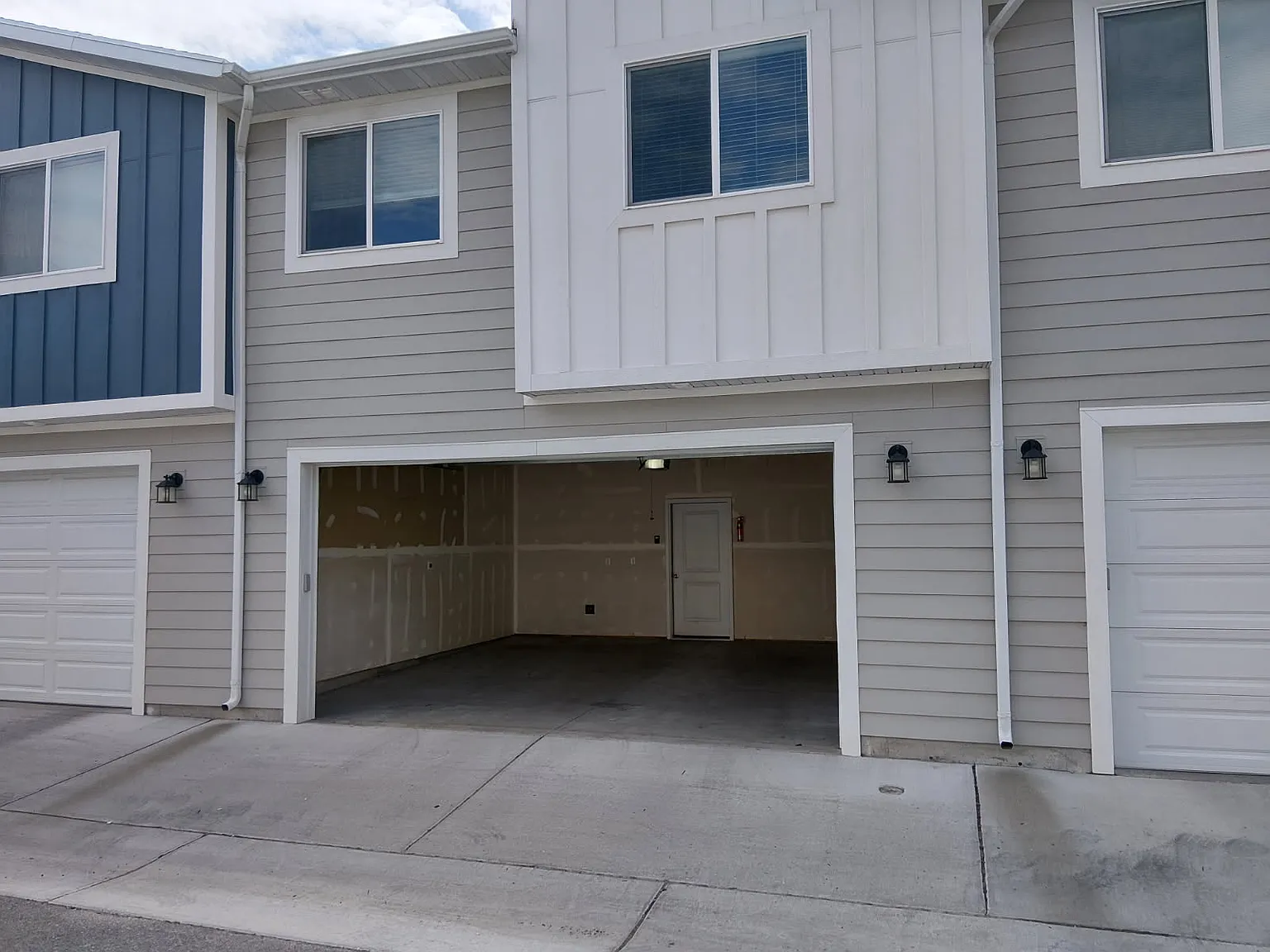 3 bed, 2.5 bath, 1602 sqft, $1,600 — Photo 3