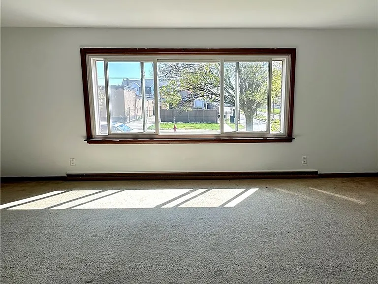 92 Lasalle Ave — Photo 4