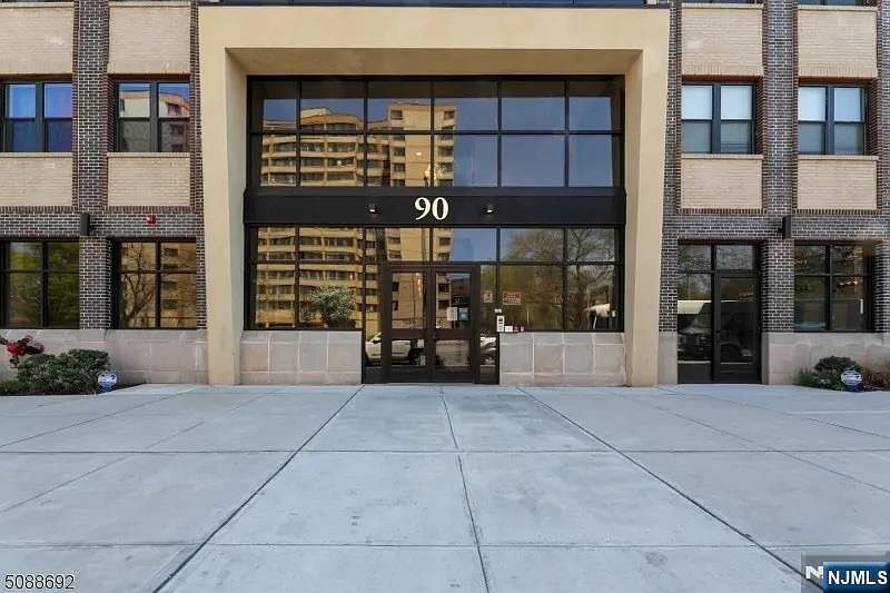 1st image of 90 Clinton Ave #206
