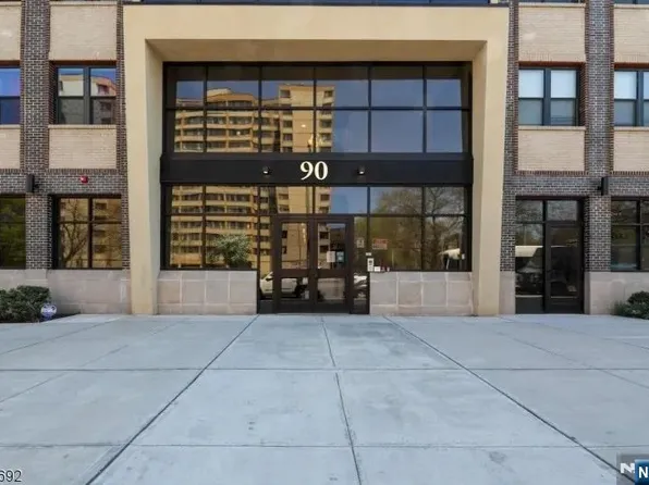 90 Clinton Ave #206, Newark, NJ 07114