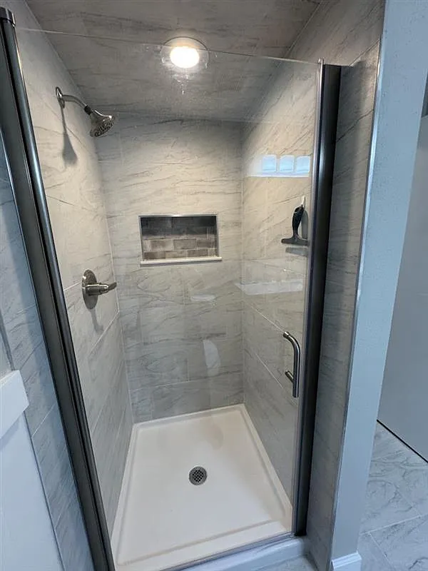 3 bed, 1408 sqft, $1,100 — Photo 2