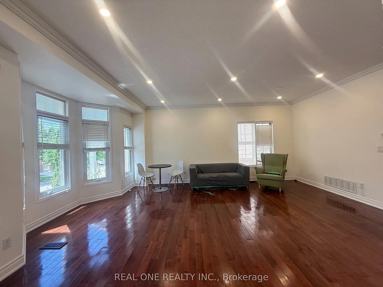 4 bed, $3,800 — Photo 4