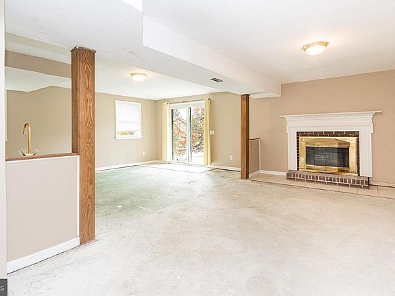 3rd image of 2018 Farragut Dr