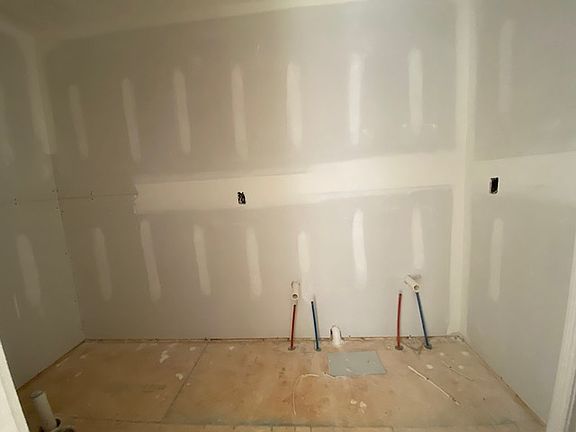 3rd image of 56 Chestnut Dr