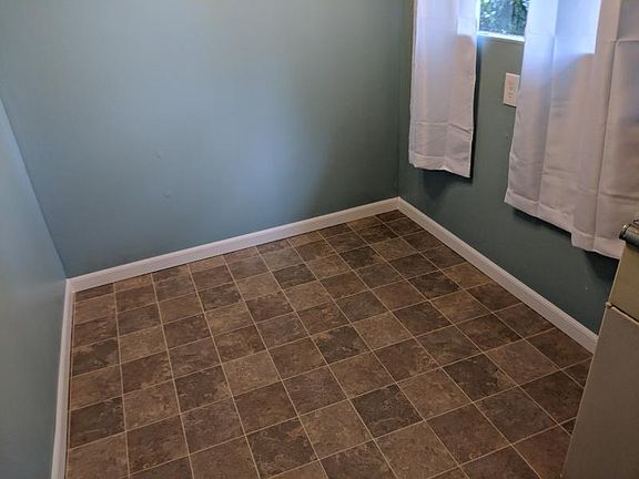 4th image of 624 Kuhn Ave