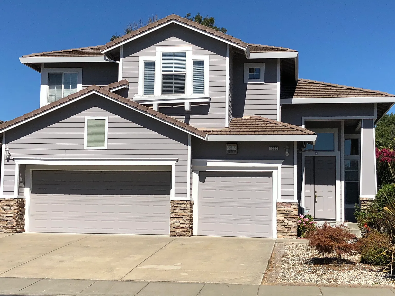4 bed, 2.5 bath, 1851 sqft, $3,800 — Photo 1