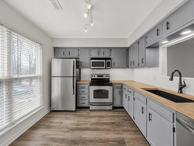 7122 Woods Crossing Dr — Photo 5